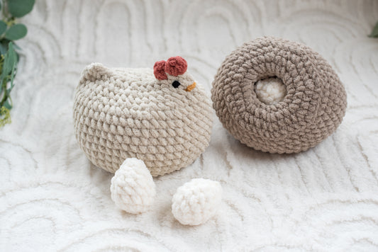 Mama Hen and Eggs Set